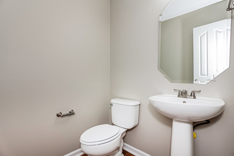 2,480/Mo, 6930 Wandering Creek Dr Charlotte, NC 28216 Bathroom View 2