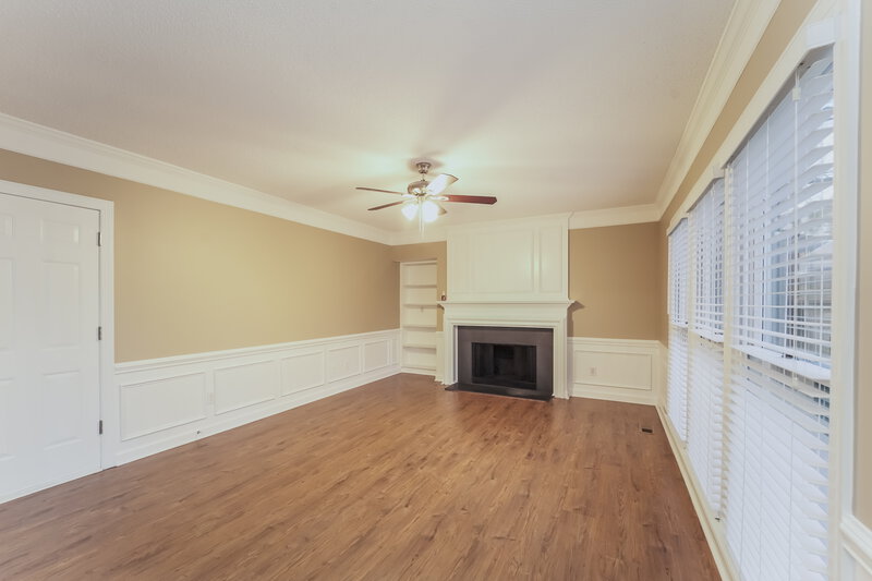 0/Mo, 4915 Benthaven Ln Charlotte, NC 28269 Living Room View 2