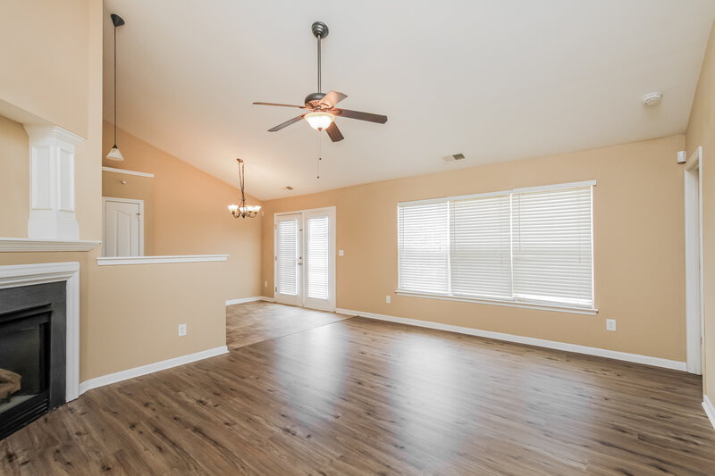 1,885/Mo, 12935 Deaton Hill Dr Charlotte, NC 28269 Living Room View 2