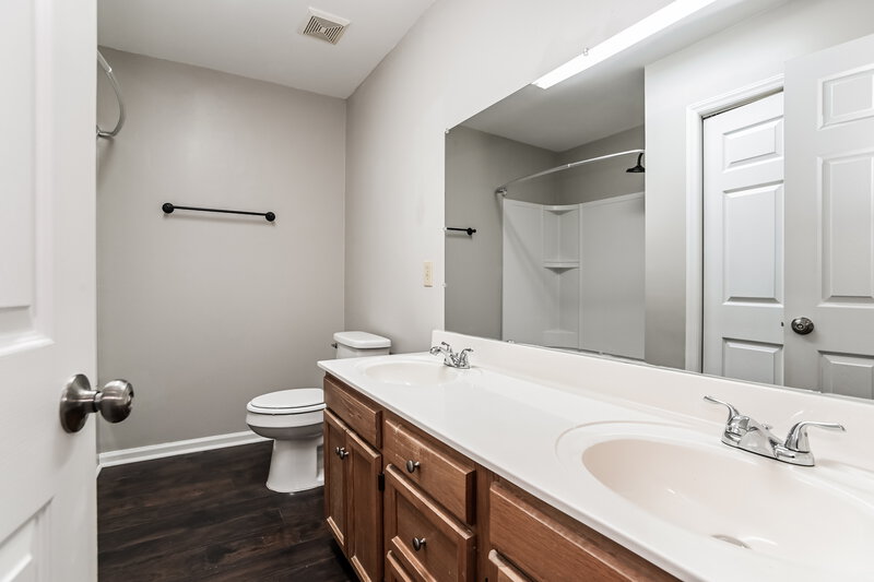 1,690/Mo, 3100 Faircroft Way Monroe, NC 28110 Main Bathroom View