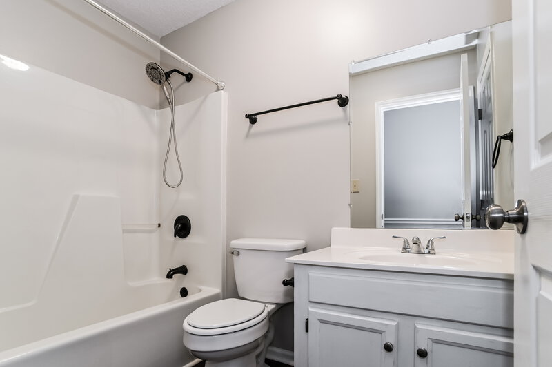 1,690/Mo, 3100 Faircroft Way Monroe, NC 28110 Bathroom View