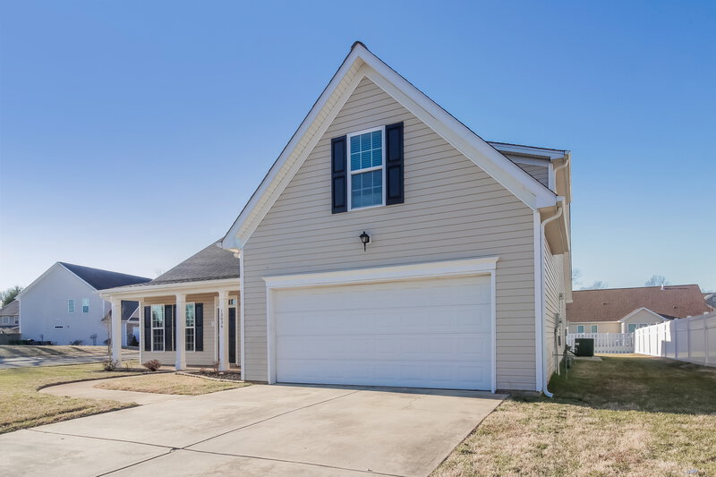 2,360/Mo, 13036 Neely Glen Dr Charlotte, NC 28278 Front View 2