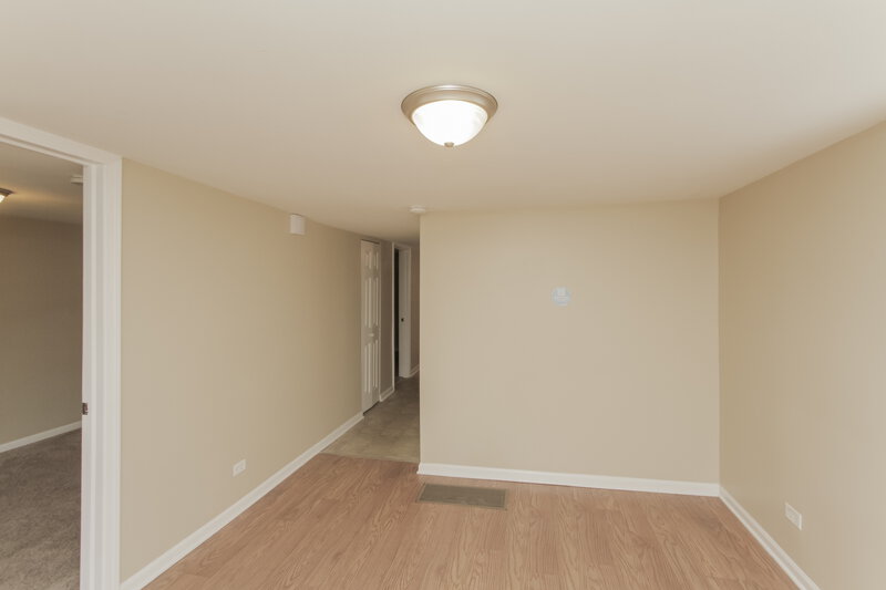 0/Mo, 4416 W Wilson Ave Unit 1 CHICAGO, IL 60630 Living Room View