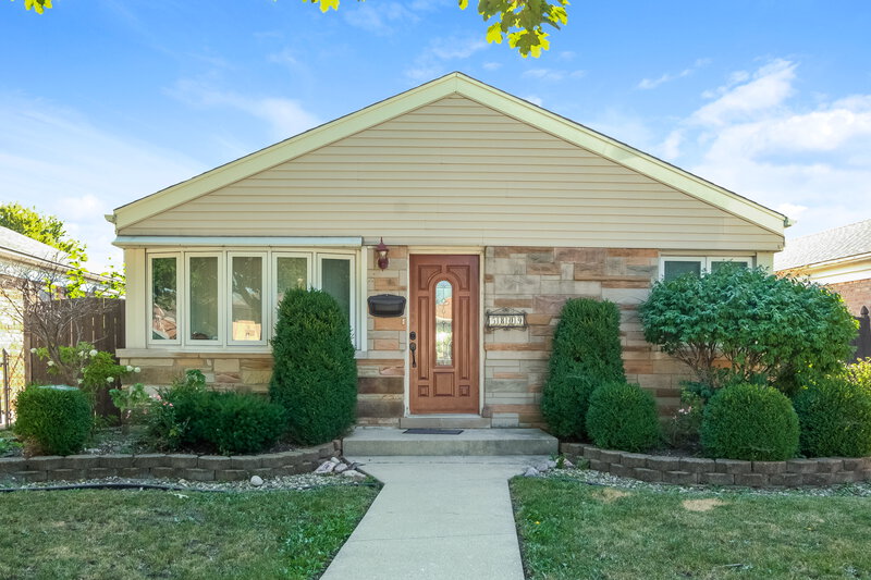 0/Mo, 5809 S Natchez CHICAGO, IL 60638 External View