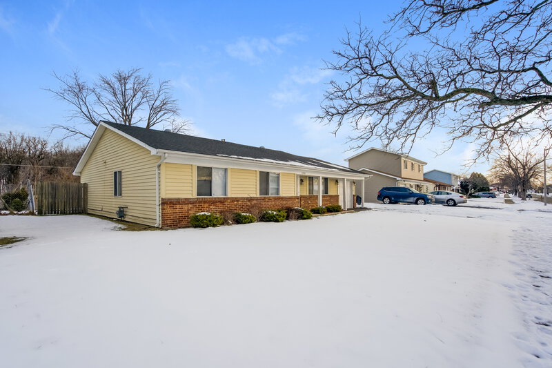 0/Mo, 5900 Woodgate Dr. Matteson, IL 60443 Front View 2