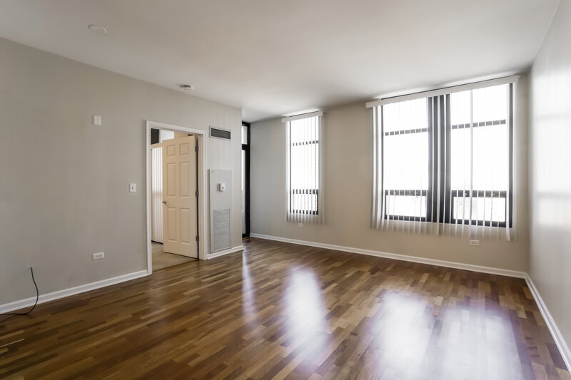 0/Mo, 1255 S State St Unit 1711 CHICAGO, IL 60605 Living Room View 2