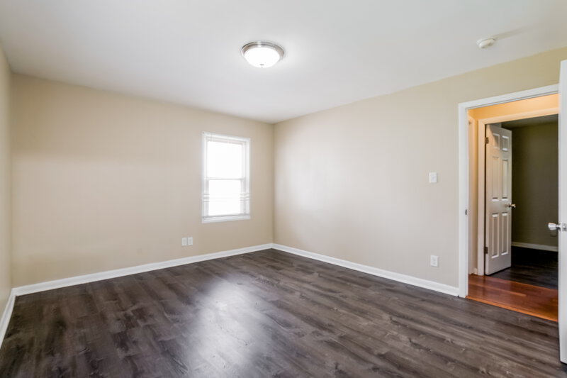 0/Mo, 417 Singapore Ln CARPENTERSVILLE, IL 60110 Main Bedroom View