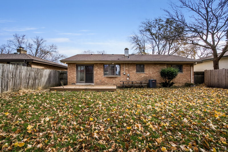 0/Mo, 404 Marvin Pl Wheeling, IL 60090 Rear View 2