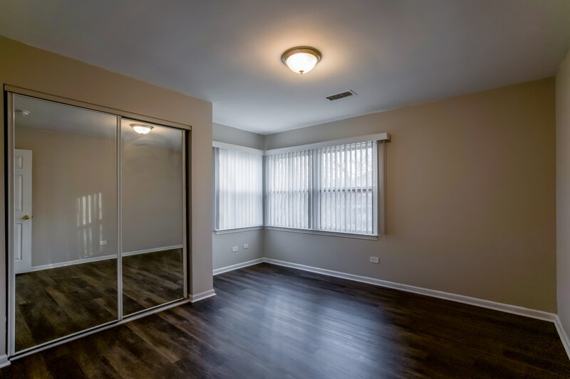 0/Mo, 26250 Geraldine Ln BARRINGTON, IL 60010 Bedroom View 2