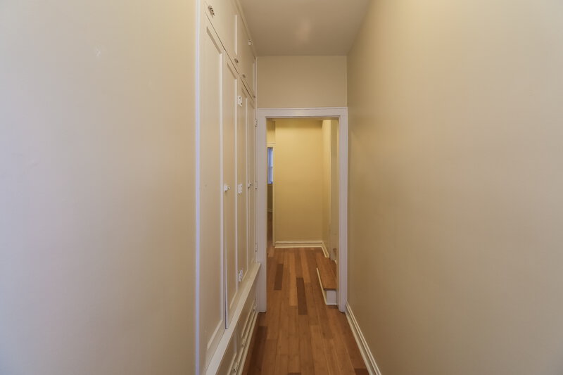 0/Mo, 818 Washington Blvd G OAK PARK, IL 60302 Foyer View 2