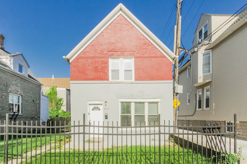0/Mo, 1710 N Monticello Ave Chicago, IL 60647 External View