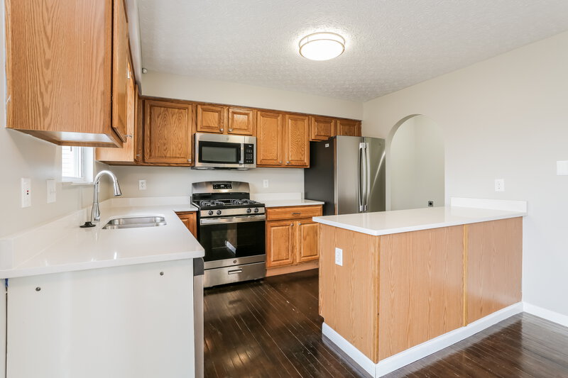 2,130/Mo, 1281 Harpers Grove Ct Columbus, OH 43223 Kitchen View 2