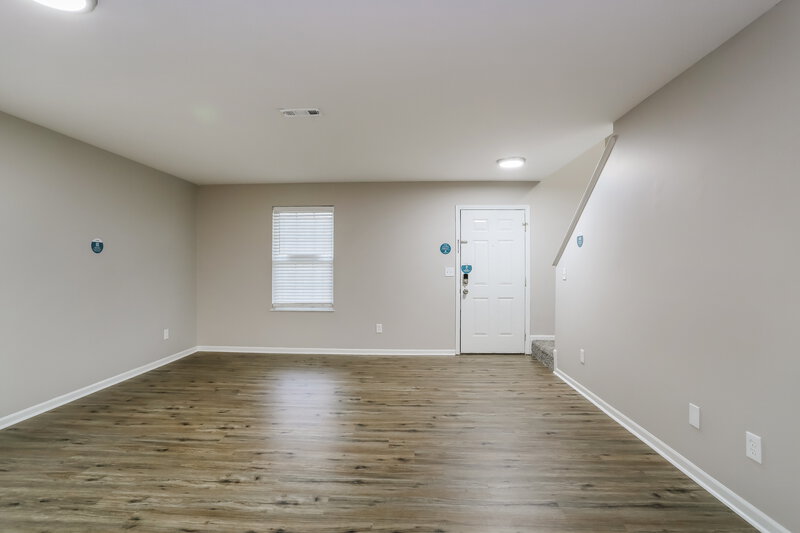 1,950/Mo, 457 Wellsleyglen Dr Columbus, OH 43207 Living Room View