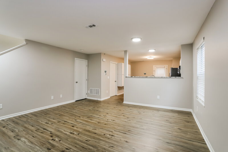 1,950/Mo, 457 Wellsleyglen Dr Columbus, OH 43207 Living Room View 2