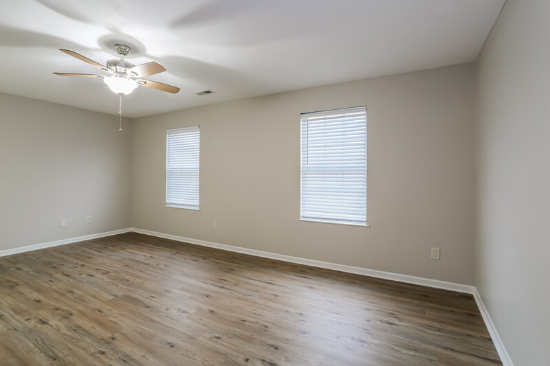 1,950/Mo, 457 Wellsleyglen Dr Columbus, OH 43207 Main Bedroom View