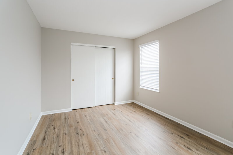 1,950/Mo, 457 Wellsleyglen Dr Columbus, OH 43207 Bedroom View 2