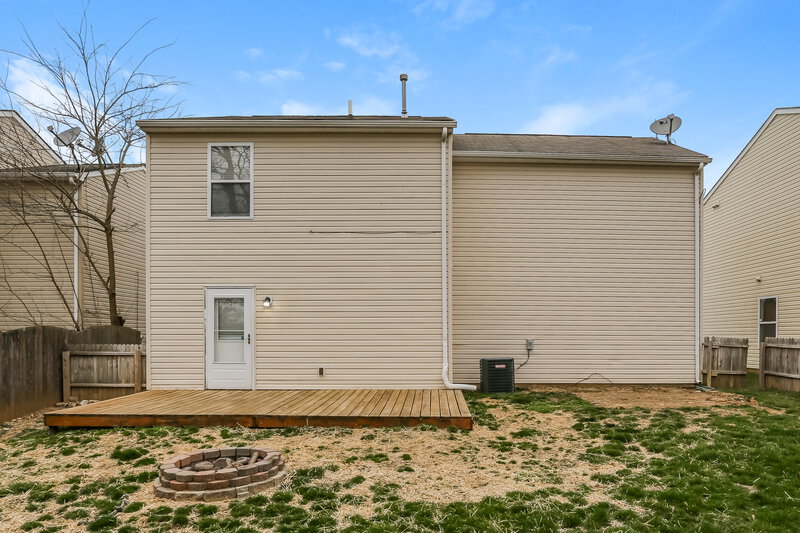 1,950/Mo, 457 Wellsleyglen Dr Columbus, OH 43207 Rear View