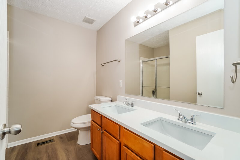 1,910/Mo, 2563 Bristlecone Ln Grove City, OH 43123 Main Bathroom View