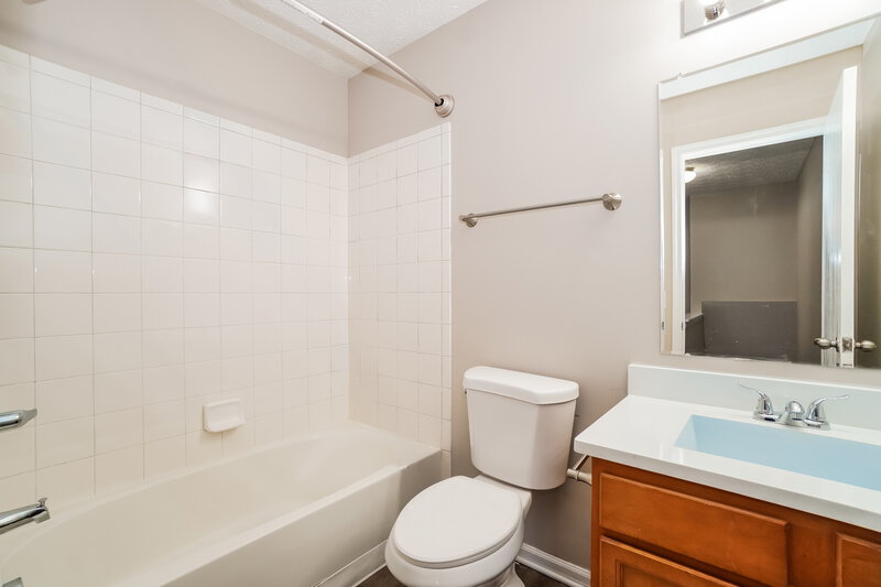 1,910/Mo, 2563 Bristlecone Ln Grove City, OH 43123 Bathroom View