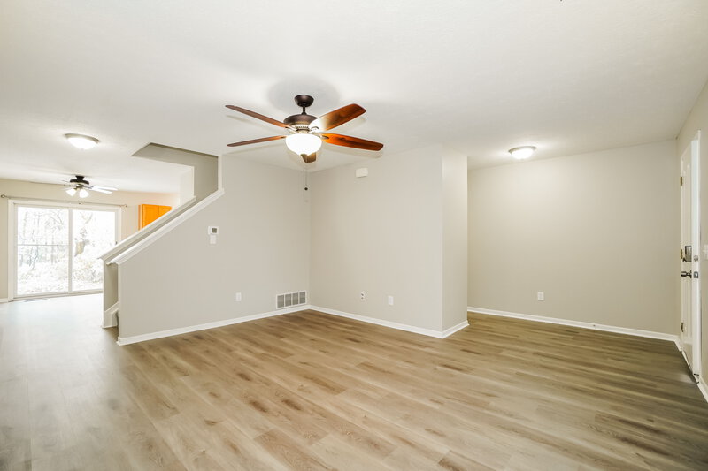 2,290/Mo, 7140 Calusa Dr Reynoldsburg, OH 43068 Living Room View