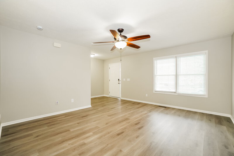 2,290/Mo, 7140 Calusa Dr Reynoldsburg, OH 43068 Living Room View 2