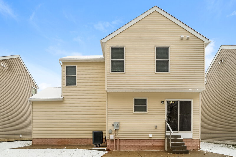 2,290/Mo, 7140 Calusa Dr Reynoldsburg, OH 43068 Rear View