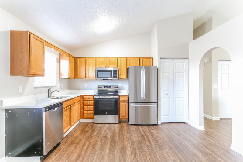 2,555/Mo, 5708 Canal Bridge Dr Canal Winchester, OH 43110 Kitchen View 2