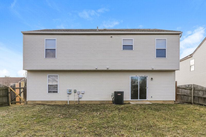 2,555/Mo, 5708 Canal Bridge Dr Canal Winchester, OH 43110 Rear View