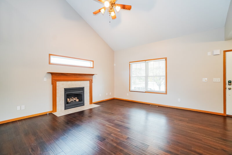 2,165/Mo, 3175 Weeping Spruce Dr Grove City, OH 43123 Living Room View 2