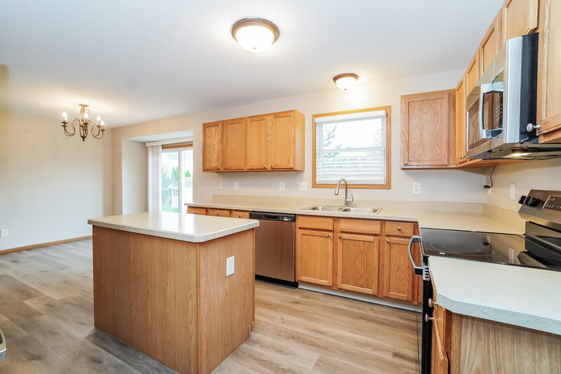 2,165/Mo, 3175 Weeping Spruce Dr Grove City, OH 43123 Kitchen View 2