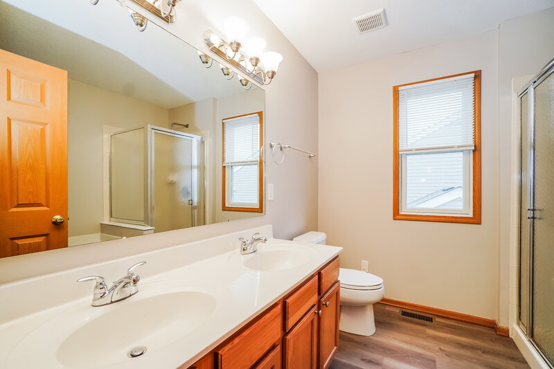 2,165/Mo, 3175 Weeping Spruce Dr Grove City, OH 43123 Main Bathroom View 2