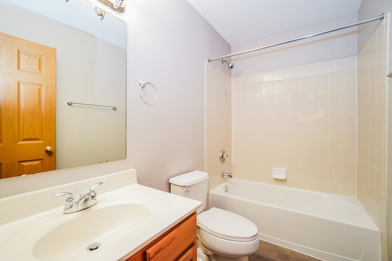 2,165/Mo, 3175 Weeping Spruce Dr Grove City, OH 43123 Bathroom View