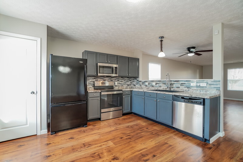 2,460/Mo, 5439 Rockhurst Dr Canal Winchester, OH 43110 Kitchen View 2