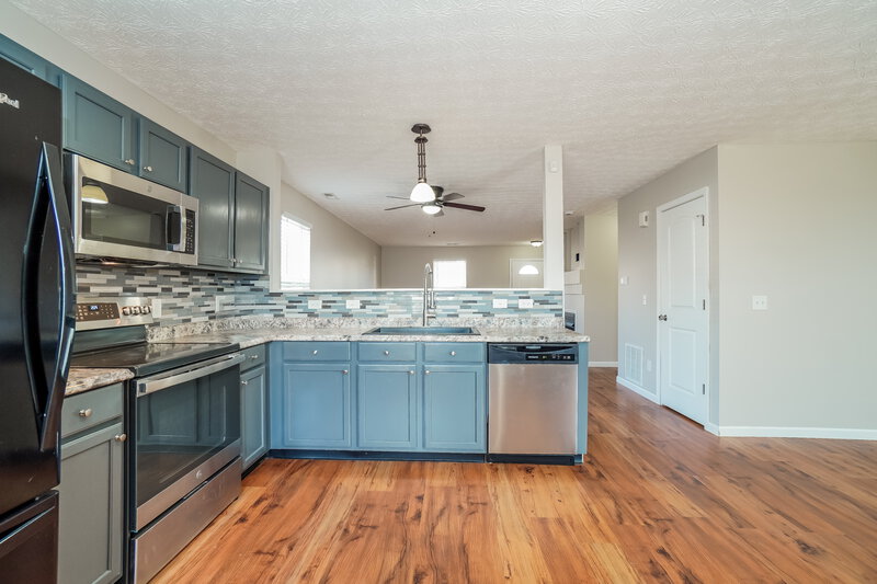 2,460/Mo, 5439 Rockhurst Dr Canal Winchester, OH 43110 Kitchen View 3