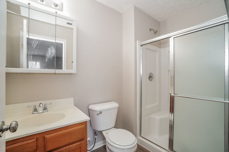 2,460/Mo, 5439 Rockhurst Dr Canal Winchester, OH 43110 Main Bathroom View