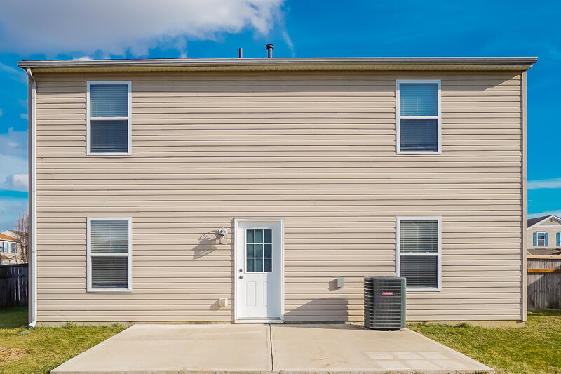 2,460/Mo, 5439 Rockhurst Dr Canal Winchester, OH 43110 Rear View