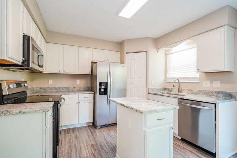 2,345/Mo, 1417 Fahy Dr Columbus, OH 43223 Kitchen View 2