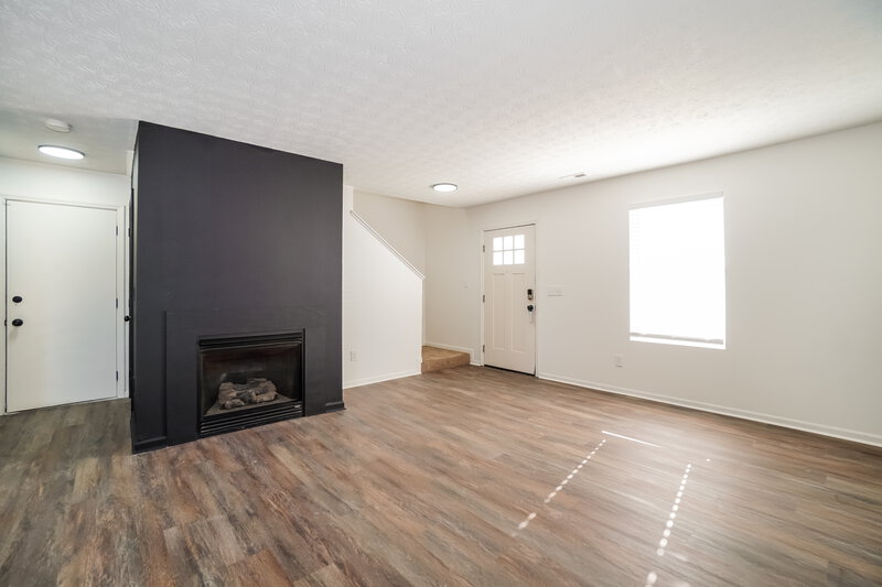 2,370/Mo, 520 Wyndham Ridge Dr Columbus, OH 43207 Living Room View 2