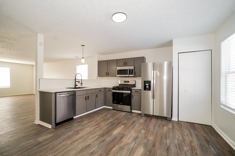 2,370/Mo, 520 Wyndham Ridge Dr Columbus, OH 43207 Kitchen View