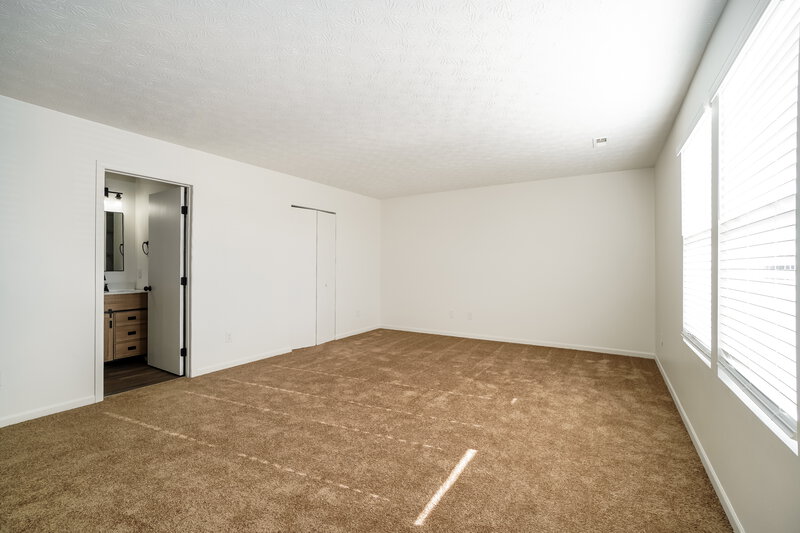 2,370/Mo, 520 Wyndham Ridge Dr Columbus, OH 43207 Main Bedroom View