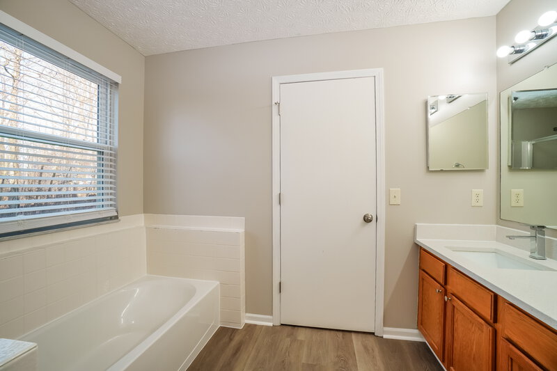 2,160/Mo, 9054 Jackies Bnd Reynoldsburg, OH 43068 Main Bathroom View