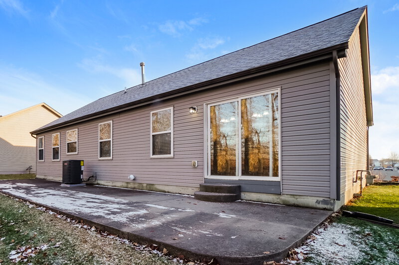 2,160/Mo, 9054 Jackies Bnd Reynoldsburg, OH 43068 Rear View