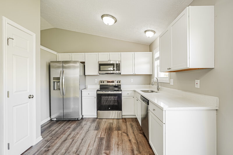 2,185/Mo, 444 Voyager Dr Groveport, OH 43125 Kitchen View 2