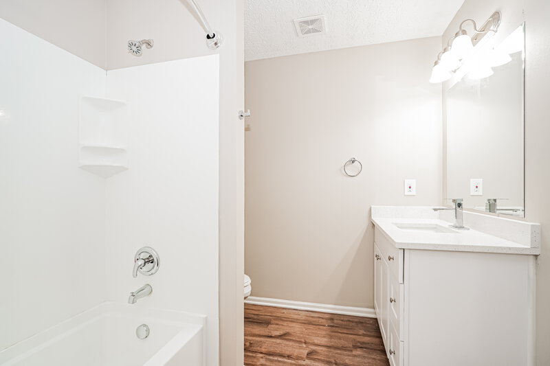 2,185/Mo, 444 Voyager Dr Groveport, OH 43125 Main Bathroom View