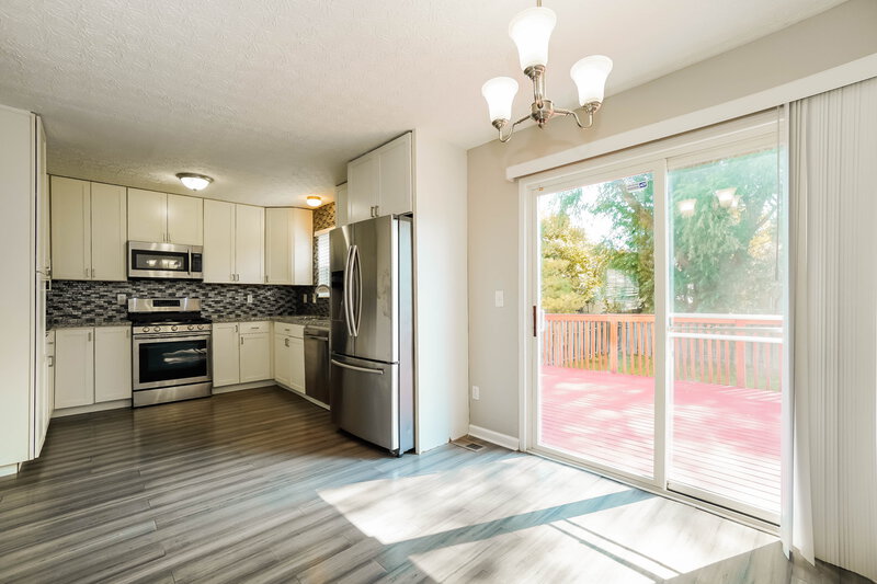 2,375/Mo, 848 Wallinger Dr Galloway, OH 43119 Dining Room View