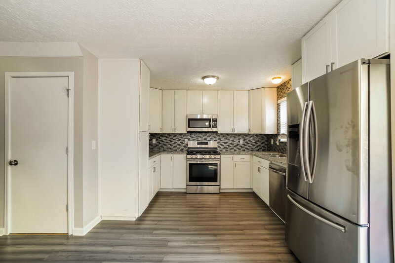 2,375/Mo, 848 Wallinger Dr Galloway, OH 43119 Kitchen View 2