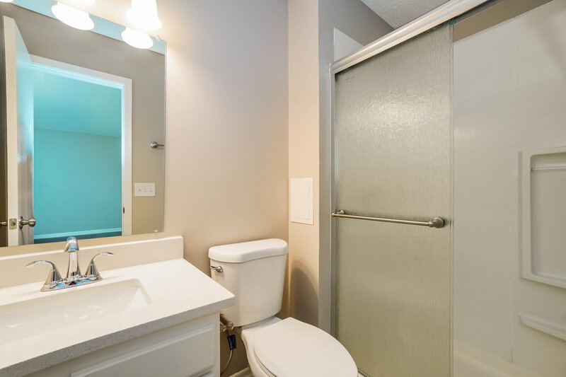 2,375/Mo, 848 Wallinger Dr Galloway, OH 43119 Main Bathroom View