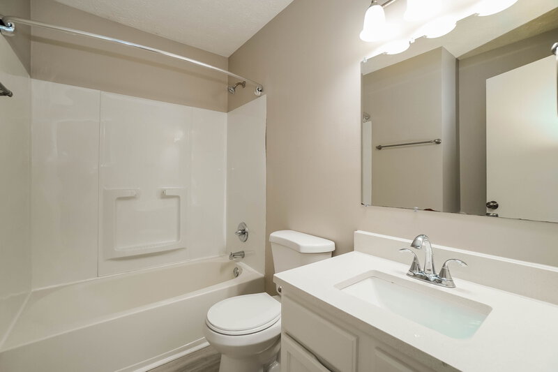 2,375/Mo, 848 Wallinger Dr Galloway, OH 43119 Bathroom View