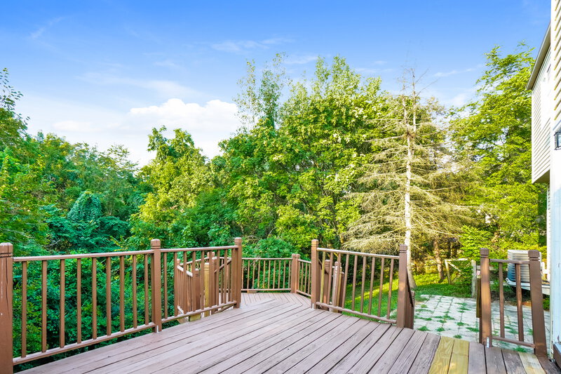 2,145/Mo, 1700 Golden Cloud Ln Columbus, OH 43228 Deck View