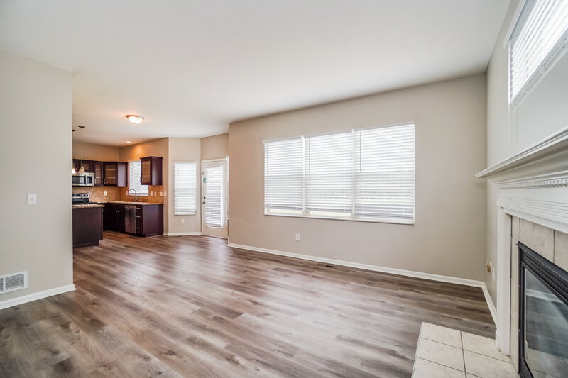 2,690/Mo, 9052 Kingsley Dr Reynoldsburg, OH 43068 Sitting Room View 2